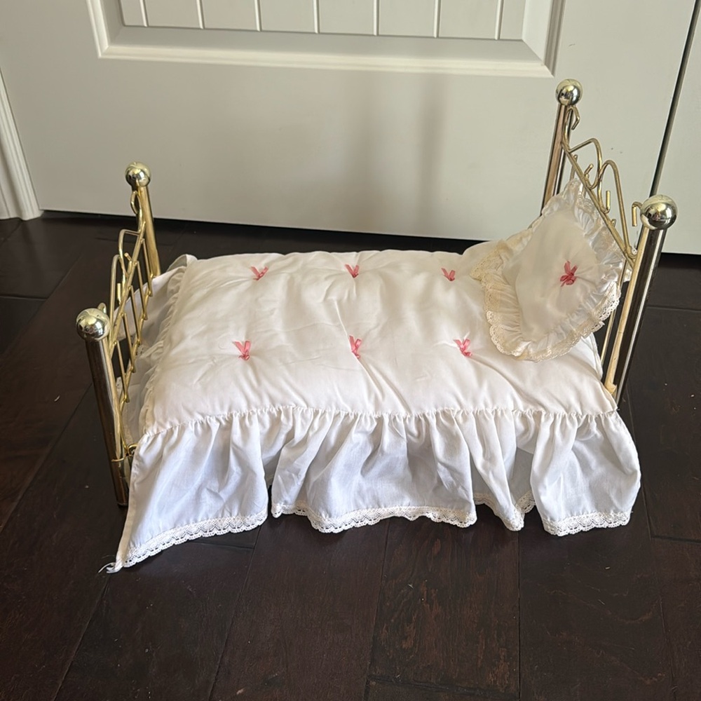 Retired American Girl Samantha Brass Bed-GUC